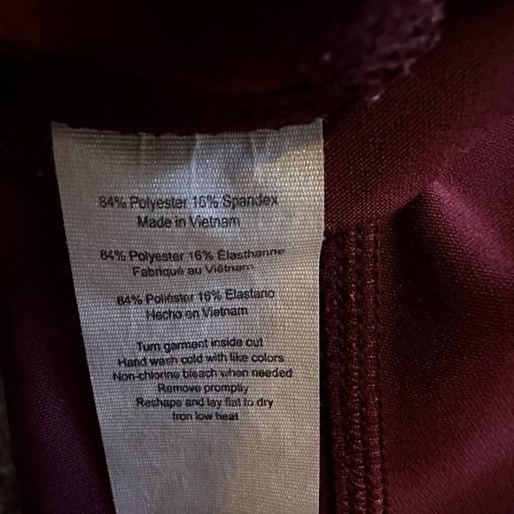 Alo Airbrush Tech Lift High Waist Leggings | Black Cherry | Small - Picture 7 of 8